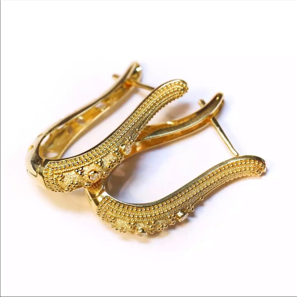 *NEW*yellow Gold Plated U Shape Stud Earrings - Picture 1 of 3